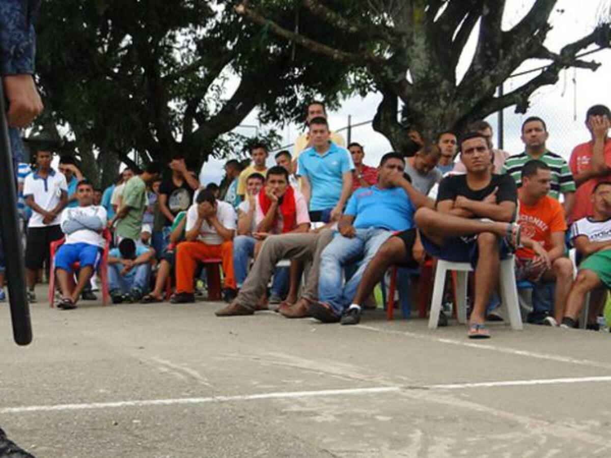 Capitán y teniente del Inpec extorsionaban a los internos de la Modelo