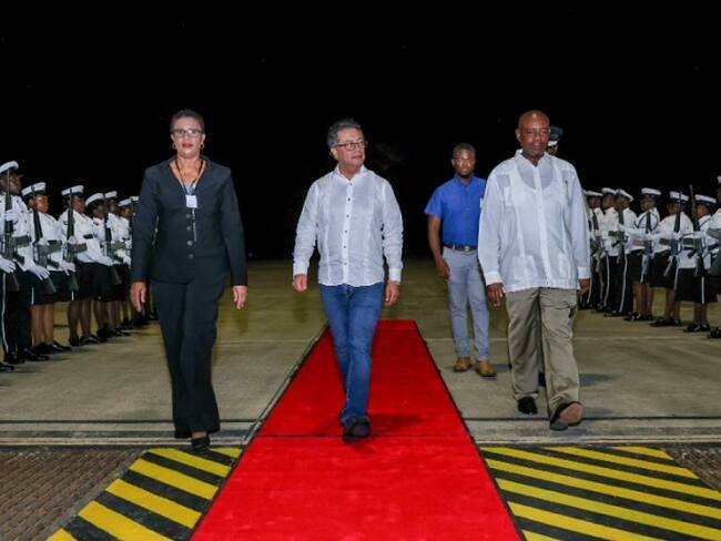 Petro llegó a San Vicente y las Granadinas para participar en la cumbre de la CELAC