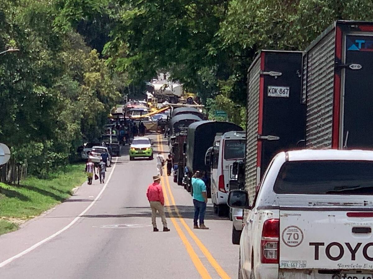 Por tercer día consecutivo arroceros en Santander siguen en paro en la Ruta del Sol