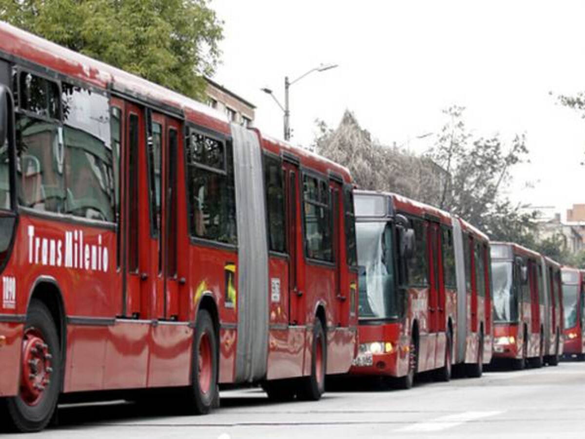 No existe licitación para cambiar los buses viejos de Transmilenio