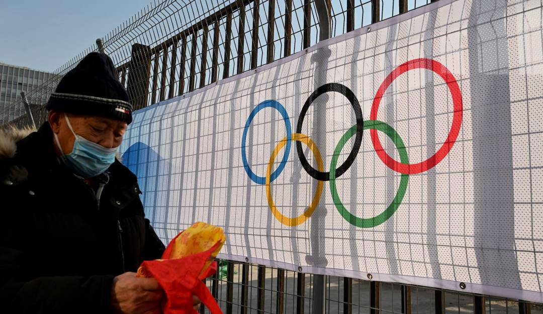 Uso de tapabocas en una de las villas olímpicas en Pekín (China).      Foto: Getty 