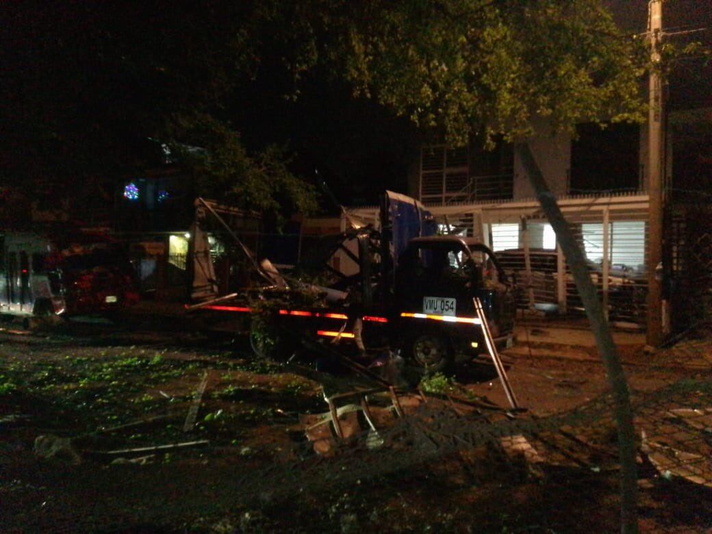Varios cilindros cargados con explosivos fueron lanzados la noche del jueves contra la sede de la Tercera Brigada.