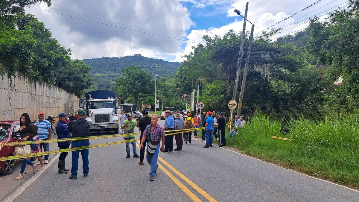 Bloquean nuevamente la vía Bucaramanga - Bogotá