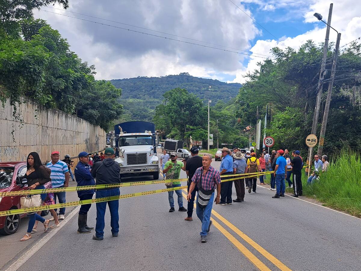 Bloquean nuevamente la vía Bucaramanga - Bogotá