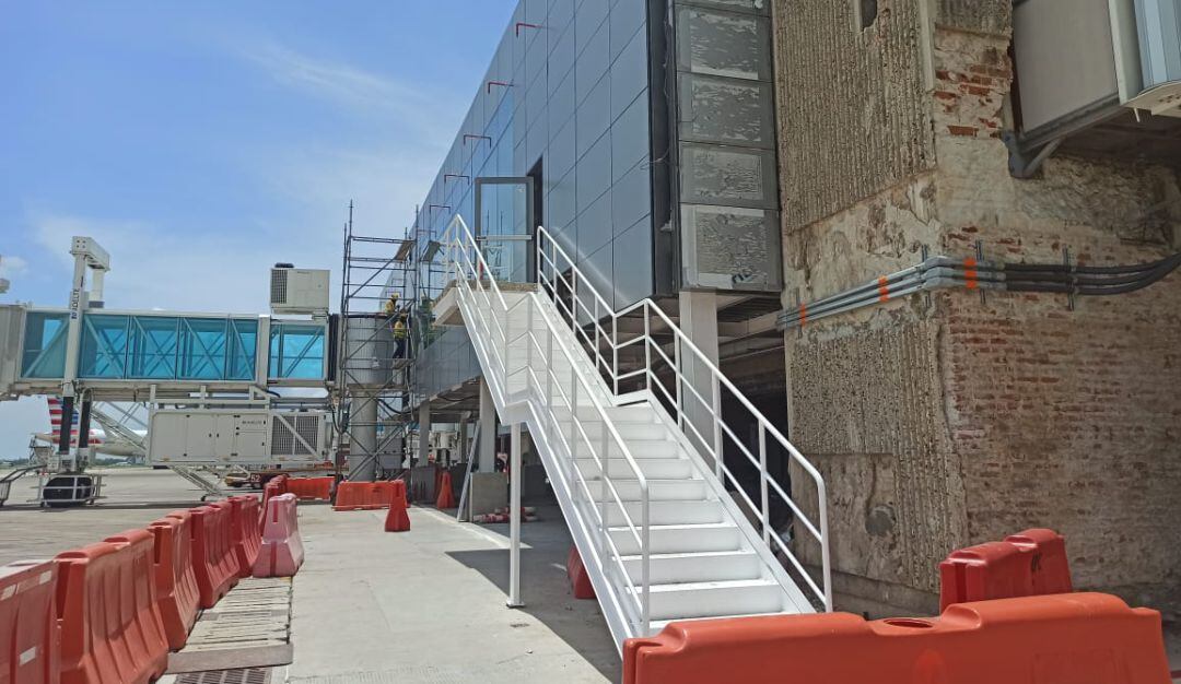 Obras de remodelación del aeropuerto Ernesto Cortissoz