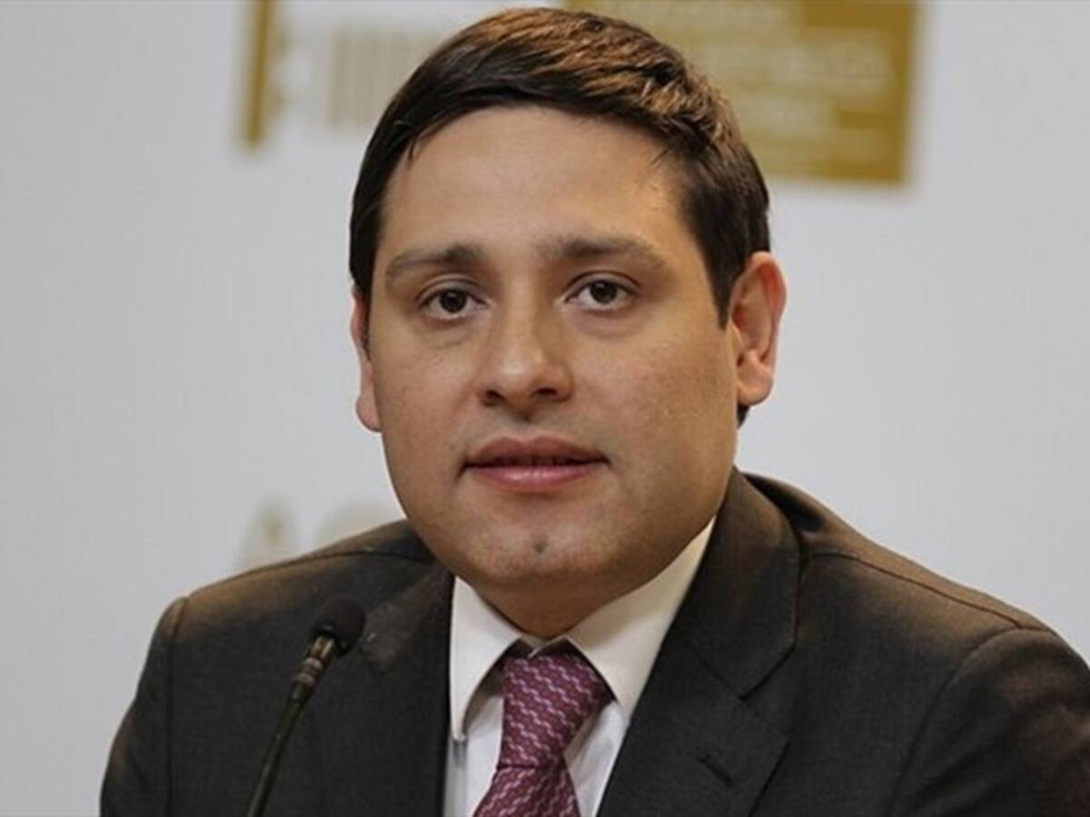 Corte abre investigación a Mauricio Lizcano por cartel de la toga