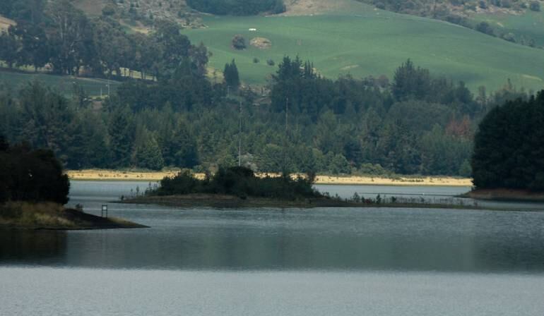 Los embalses de Cundinamarca, registran bajo niveles de agua. En la foto: Embalse del Neusa.