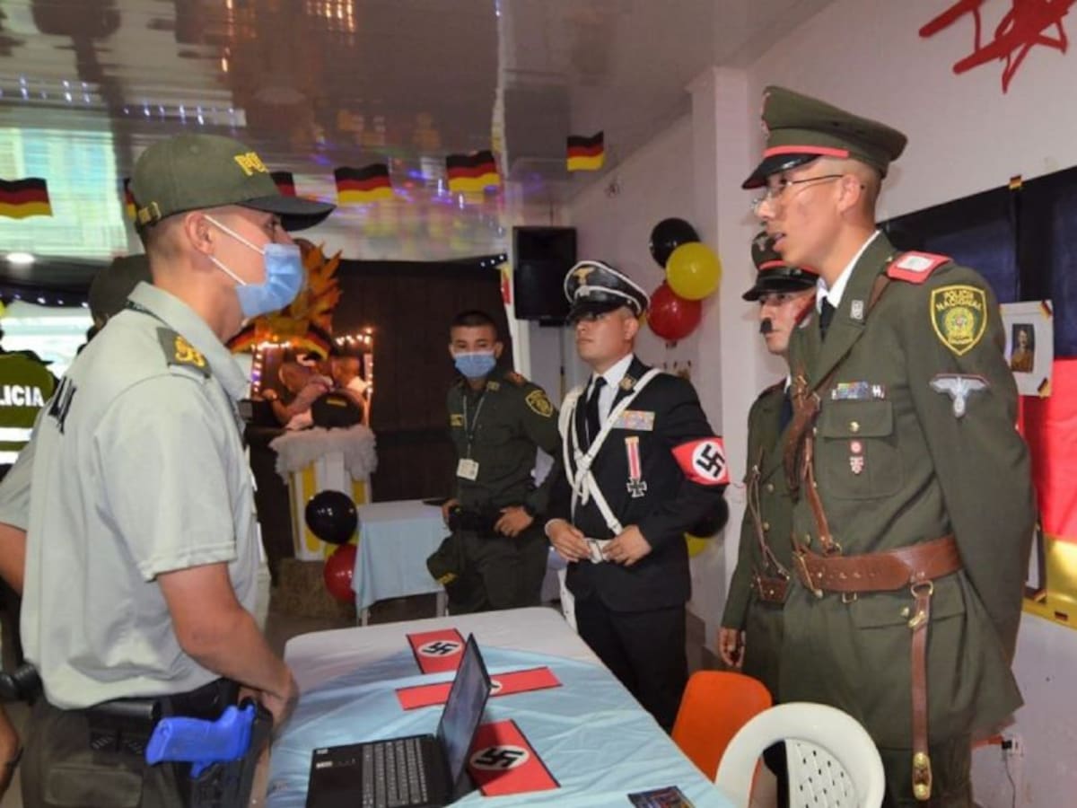 Nadie se percató: Bochorno mundial de Policía en Tuluá por símbolo Nazi