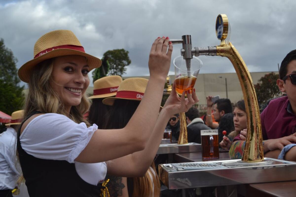 En el evento destacaron los sombreros alemanes y las pintas rebosantes de cerveza.