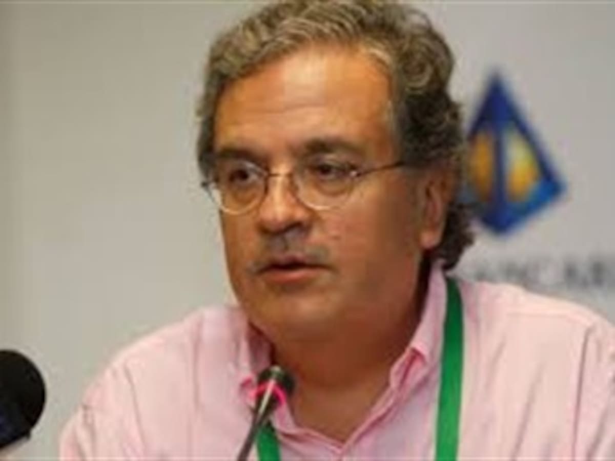 En Medellín celebran destitución del superintendente financiero