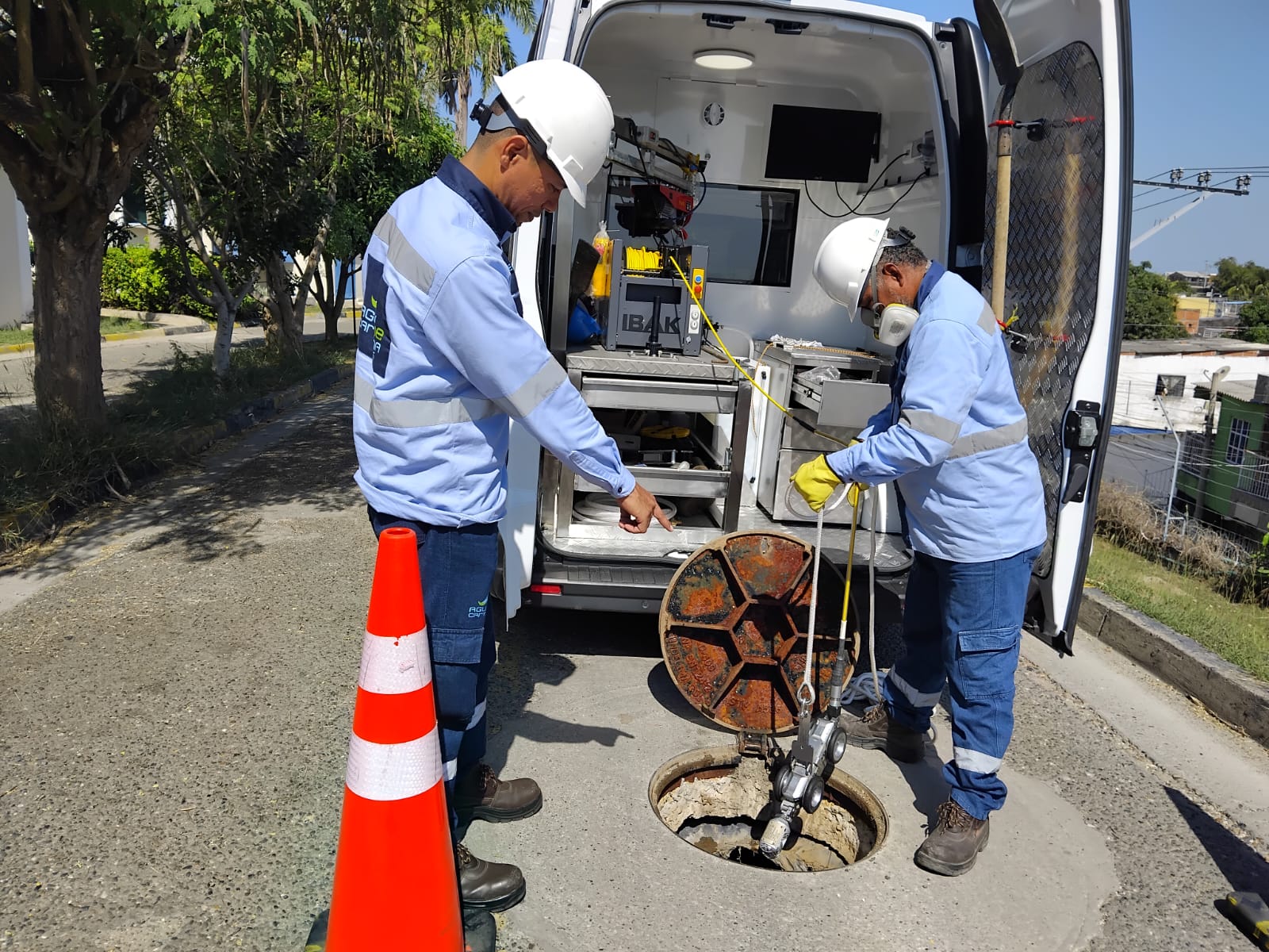 Con tecnología de punta, Aguas de Cartagena monitorea redes del sistema de alcantarillado