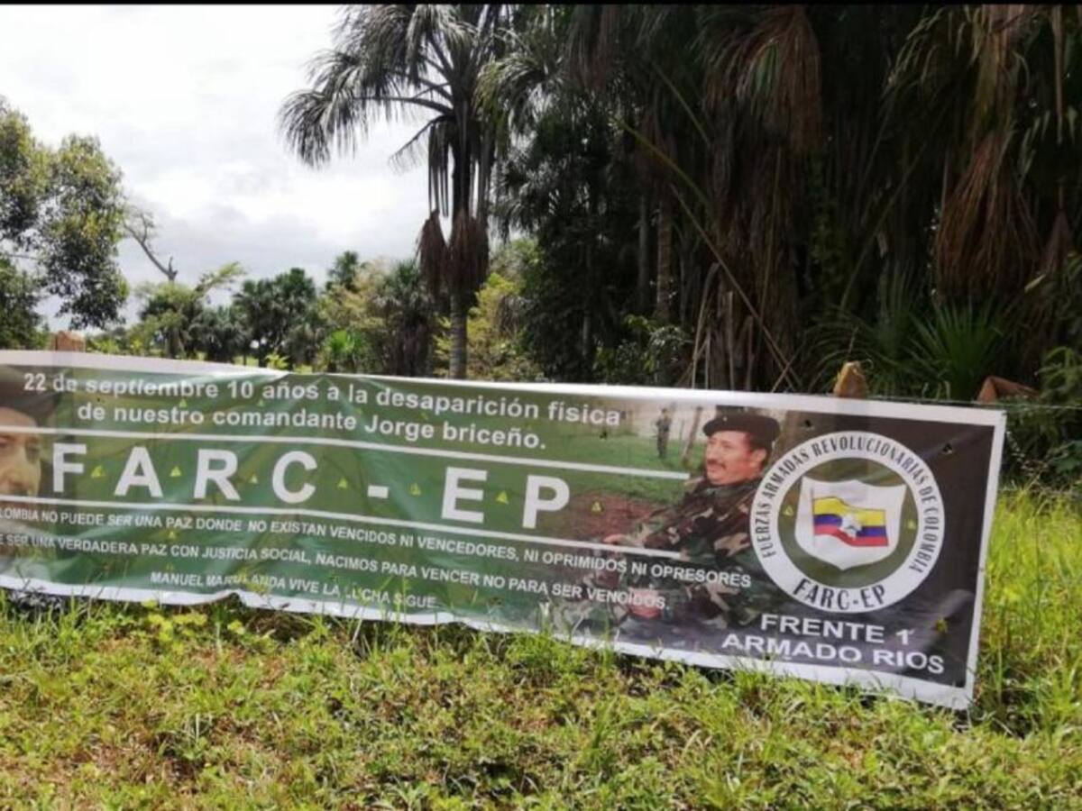 Disidencias colocan valla FARC-EP en las afueras del municipio del Retorno