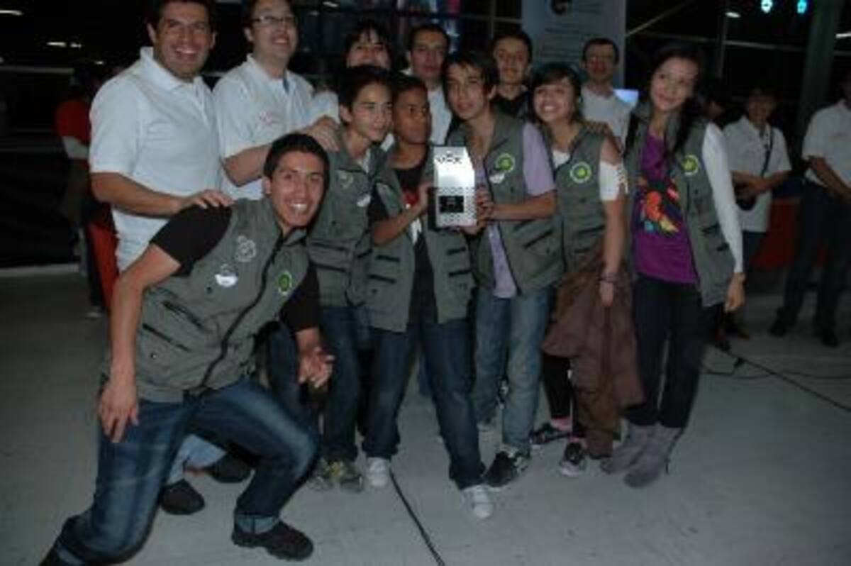 26 febrero. VEX Robotics Competition. 'Beyond the Future' del Inem de Kennedy también clasificó al World Championship que se llevará a cabo en Disney World.