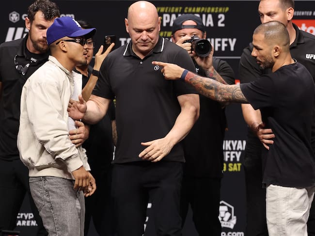 Joshua Van vs. Alexandre Pantoja en el careo para la pelea de este 19 de septiembre. Foto: Getty Images.