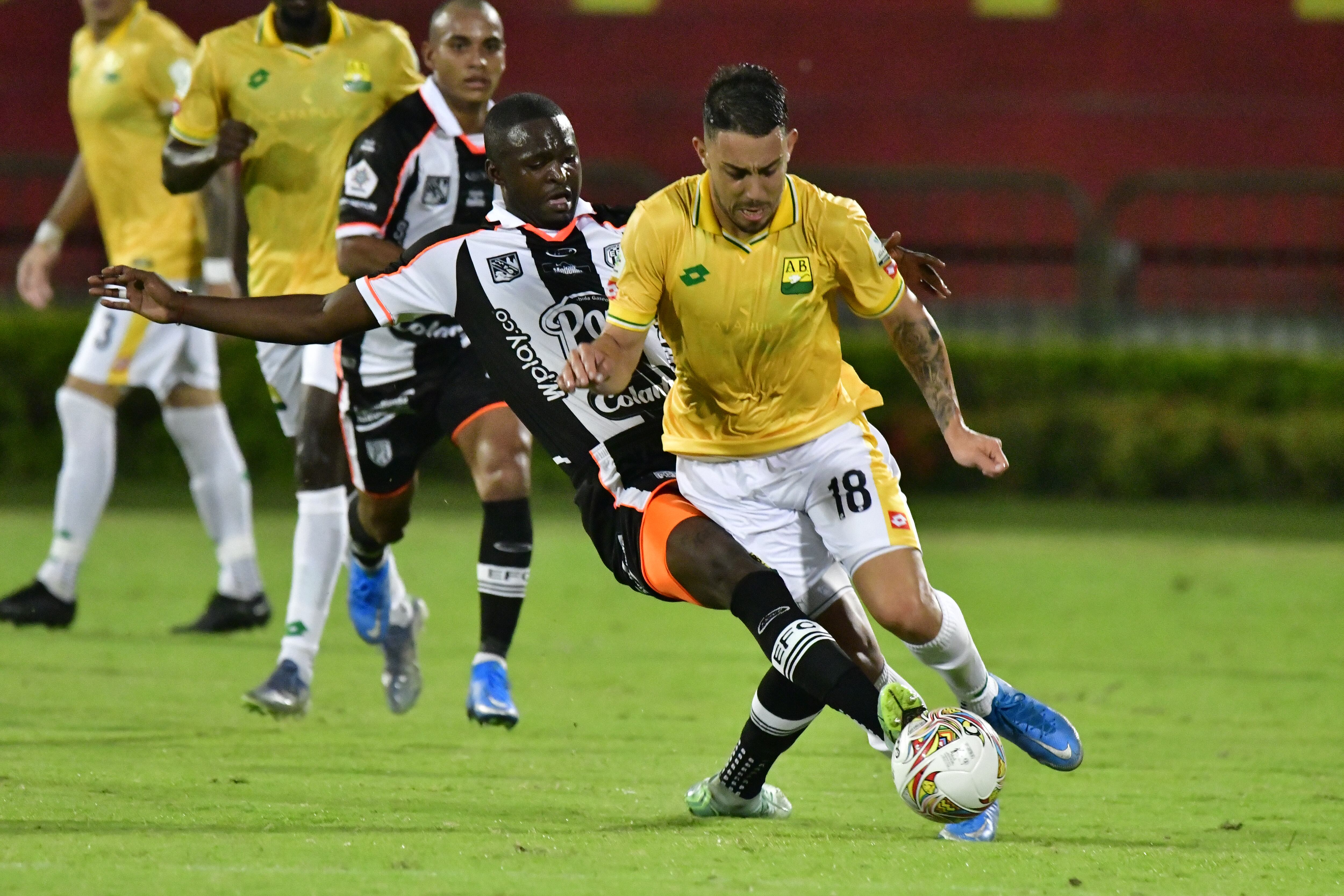 Bucaramanga se enfrenta a Envigado / Colprensa