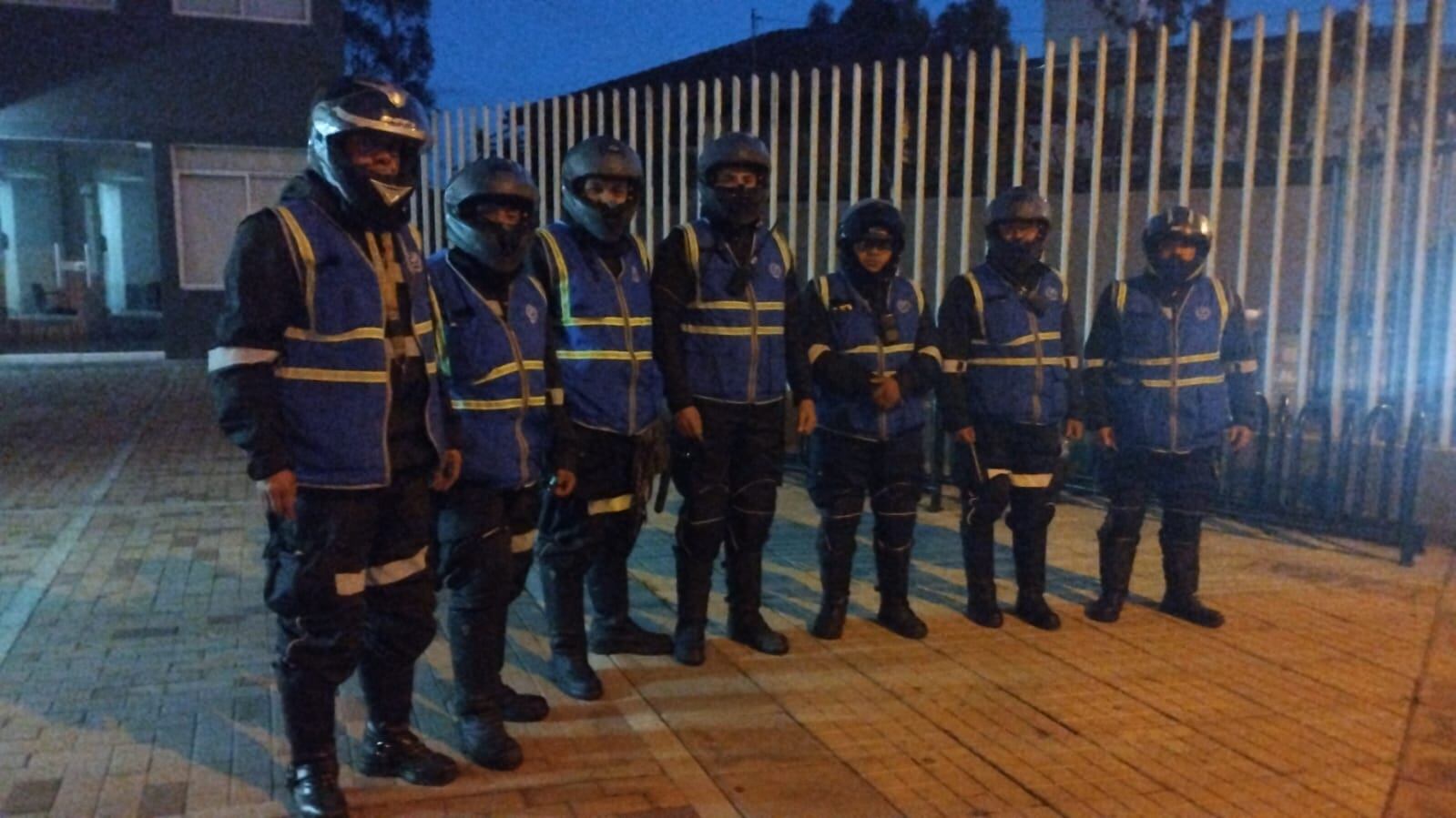 Vigilantes motorizados en Tenjo sin armas de fuego.