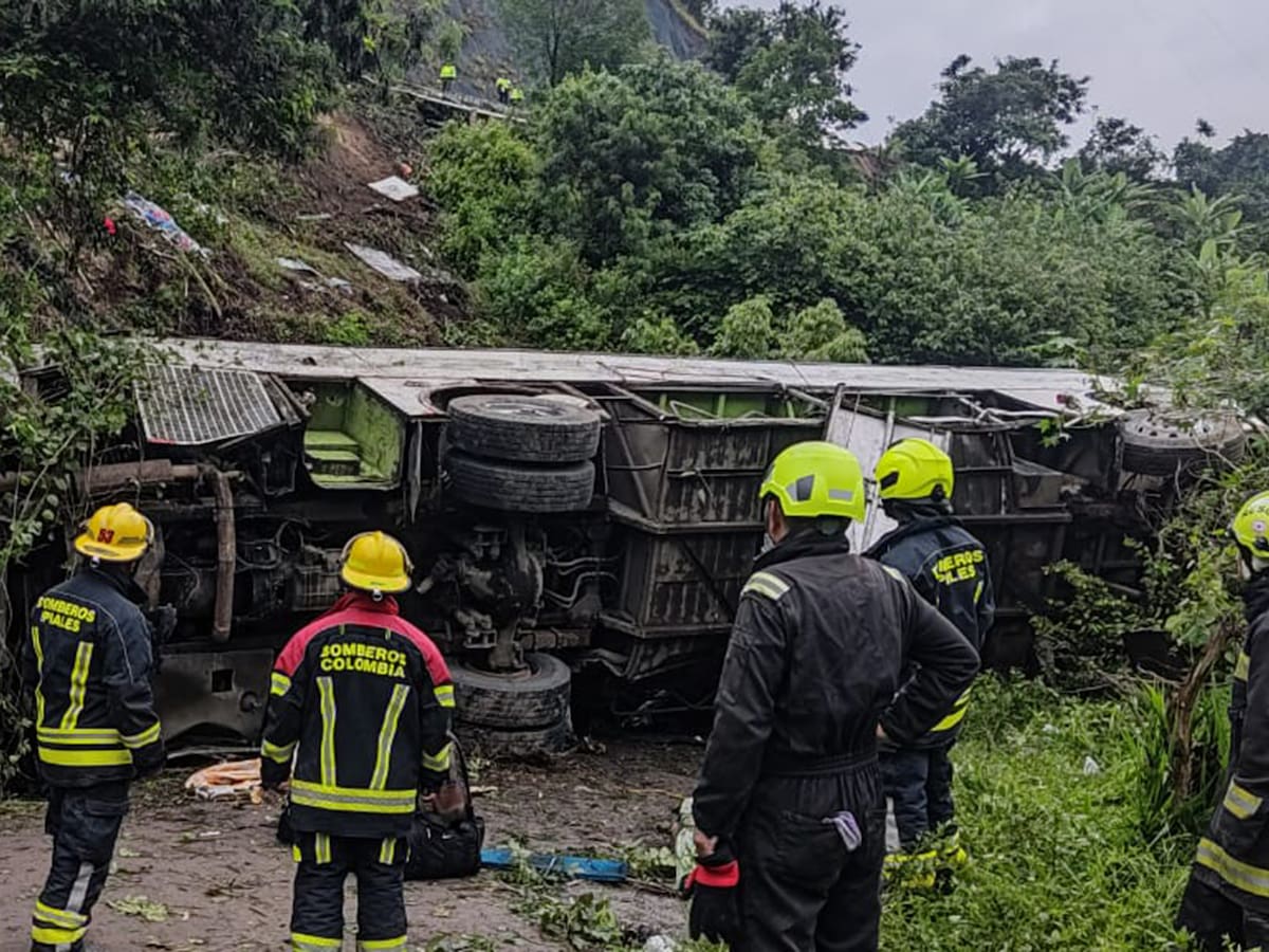 Padre, hija y nieta del barrio Siloé, murieron en accidente de bus en Nariño que rodo por un abismo