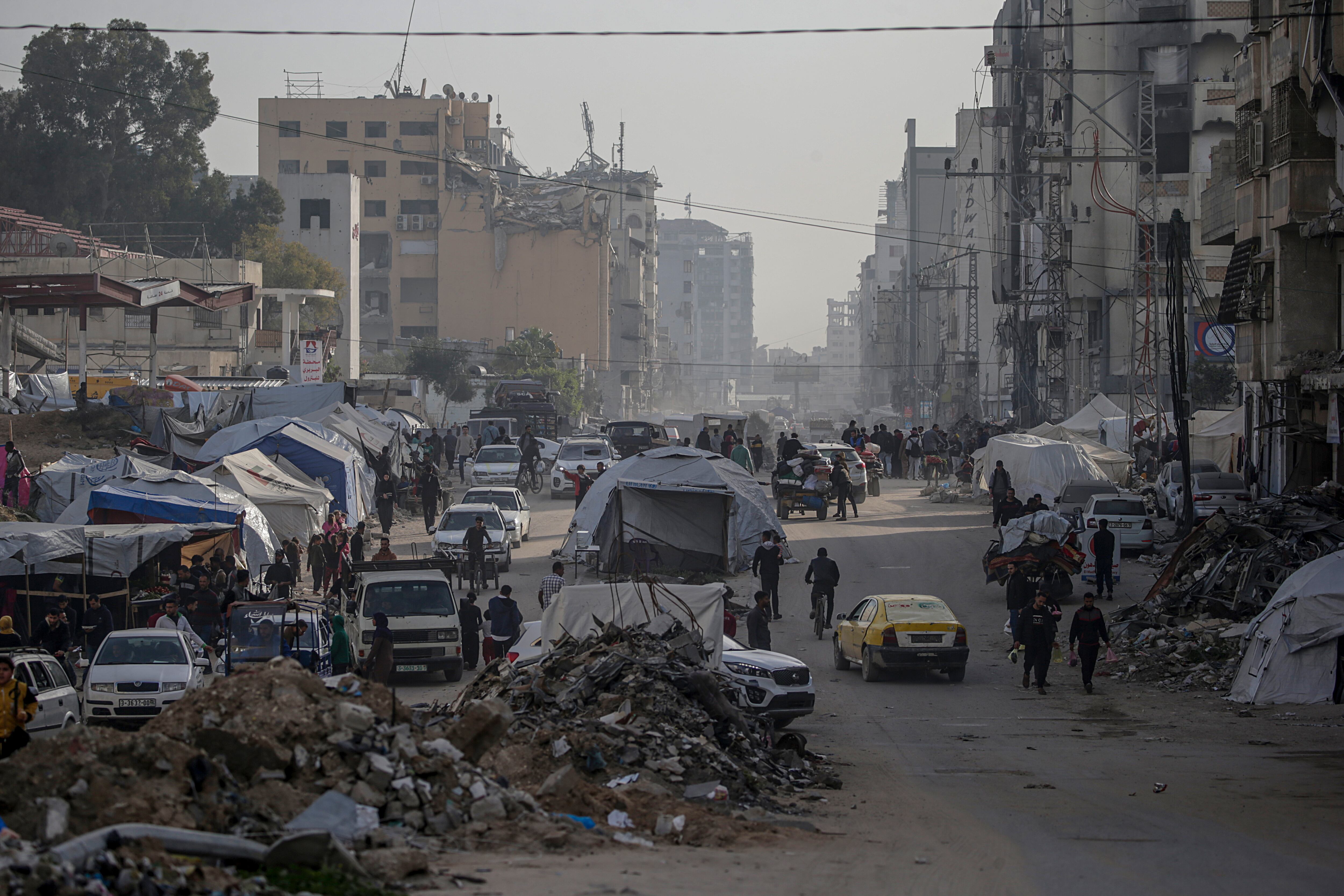 GAZA CITY (---), 25/03/2025.- Tents of internally displaced Palestinians who fled the the northern Gaza Strip following an evacuation order issued by the Israeli army, in Gaza City, 25 March 2025. Israeli forces resumed airstrikes on Gaza on 18 March, ending a ceasefire that had been in place since 19 January. EFE/EPA/MOHAMMED SABER