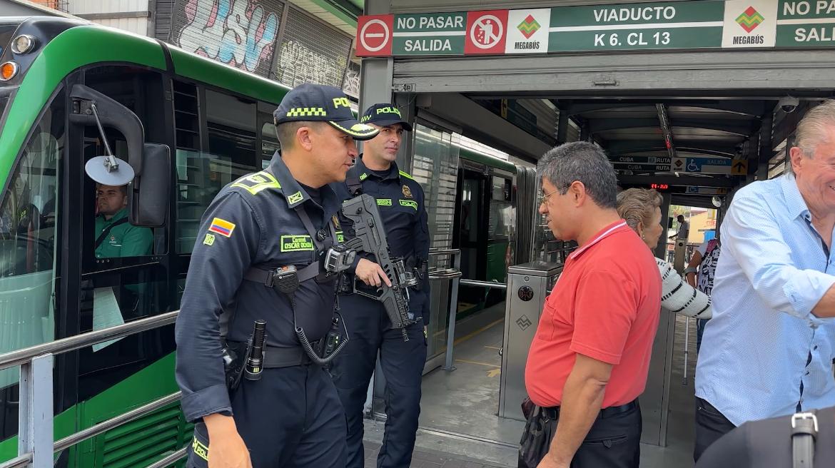 Foto: Refuerza seguridad en estaciones de Megabús - Policía Nacional