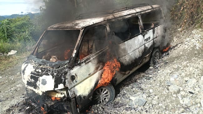 Incineran vehículos de empresa de energía en zona rural de San Pedro, Valle