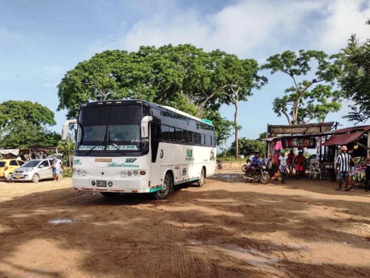 Comerciantes afectados con nueva restricción de buses en Playa Blanca