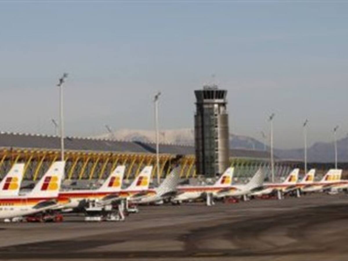 España empieza a superar caos aéreo y recuperará la normalidad en 48 horas