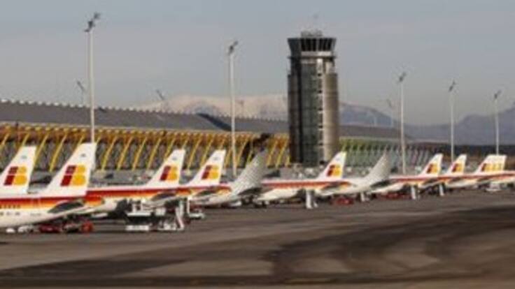 España empieza a superar caos aéreo y recuperará la normalidad en 48 horas