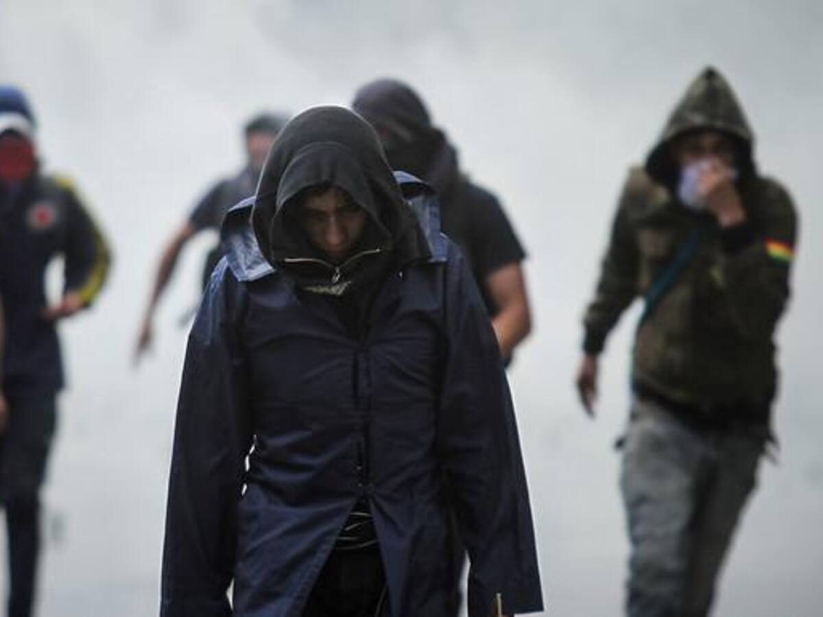 Encapuchados quemaron torniquetes de U. Nacional y generaron problemas de movilidad