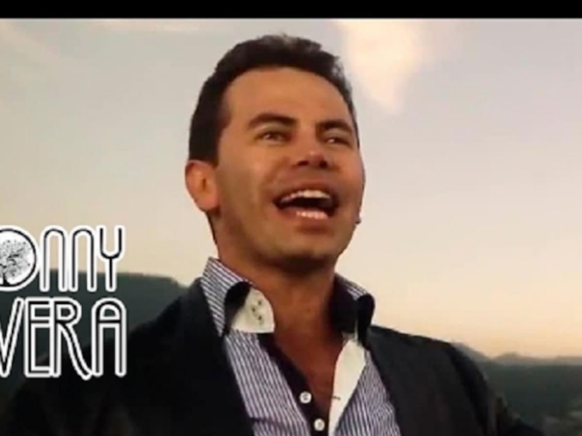 Jonny Rivera posó con varias mujeres igual que Maluma