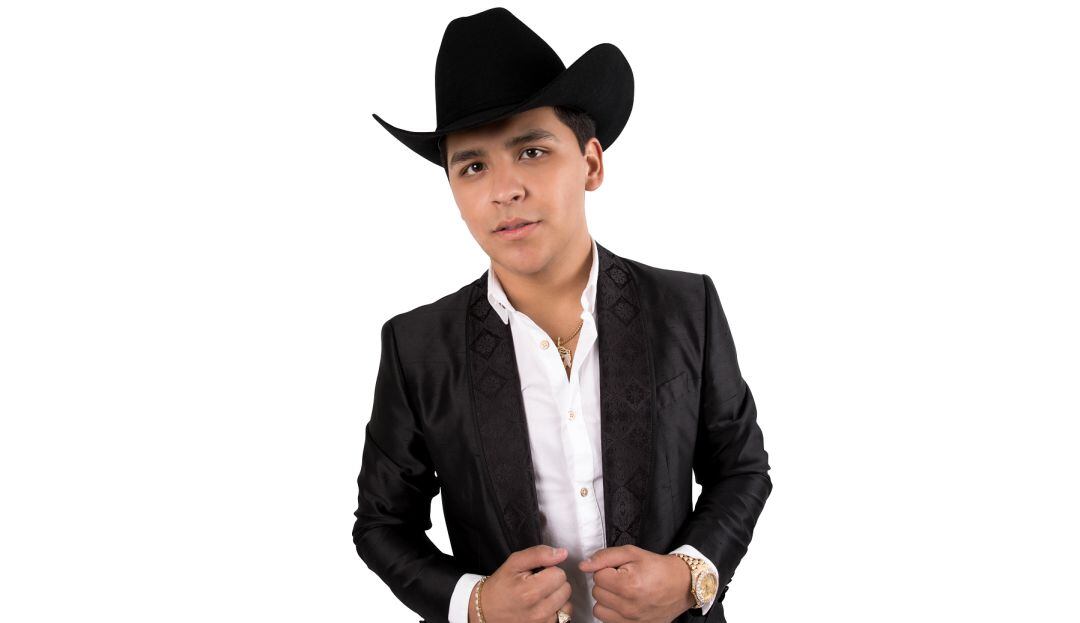 Emotivo homenaje a Vicente Fernández rindió Christian Nodal durante concierto 