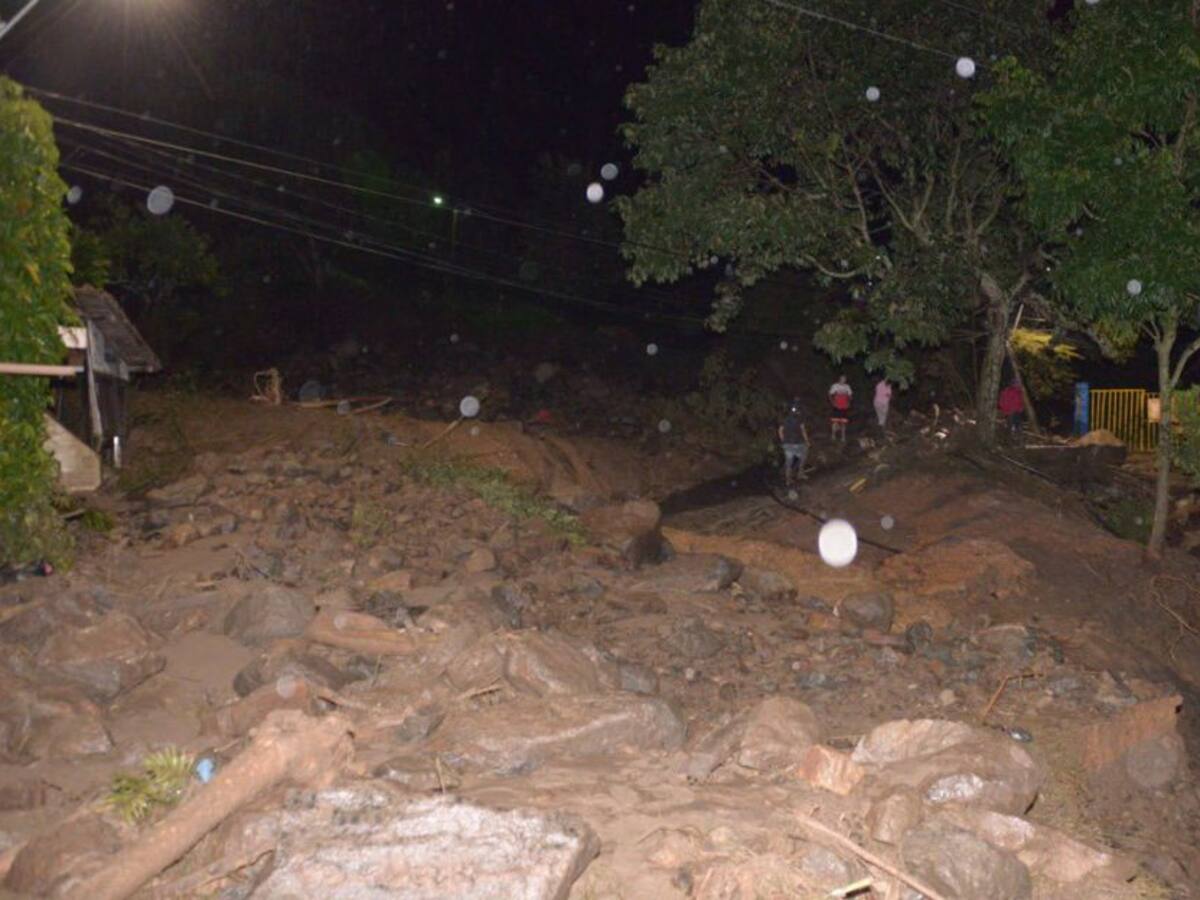 Tres muertos y dos heridos por creciente en Bello, Antioquia