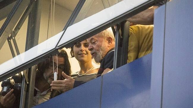 Lula mantiene silencio sobre prisión tras segunda noche en el sindicato. Foto: Getty Images