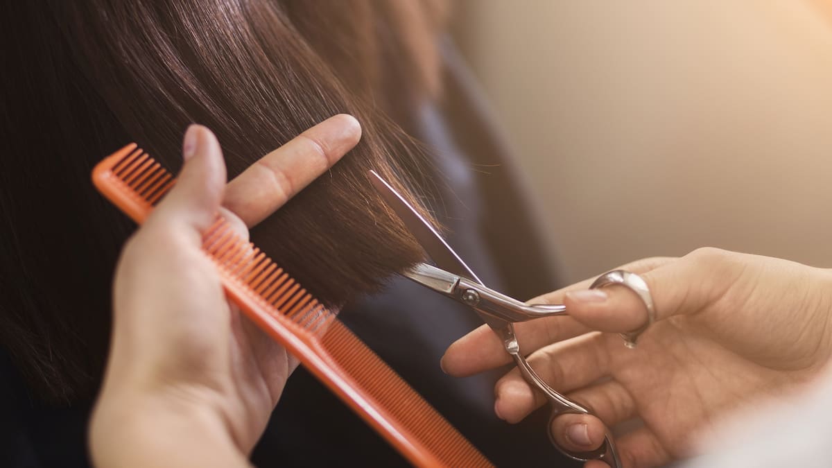 Días para cortarse el pelo en AGOSTO 2026: horas exactas para un cambio de look, según la LUNA