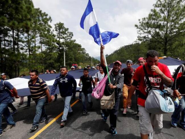 Trump eliminaría fondos a Honduras si no contiene caravana migrante