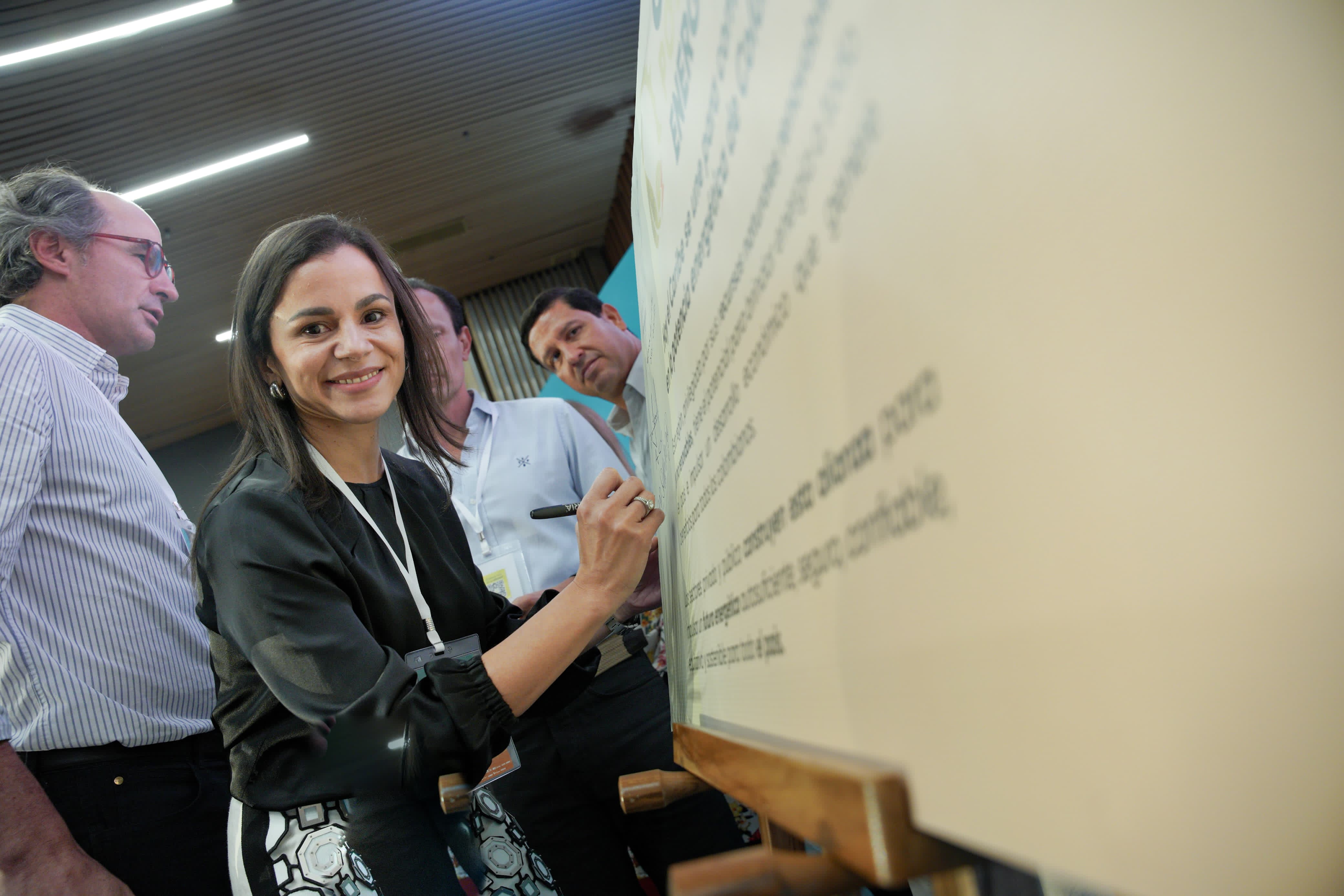 Luz Stella Murgas, presidenta de Naturgas, durante la firma de la alianza Caribe Potencia Energética, la plataforma de Prisa Media que le apuesta al desarrollo sostenible de la región. | Foto: Caracol Radio