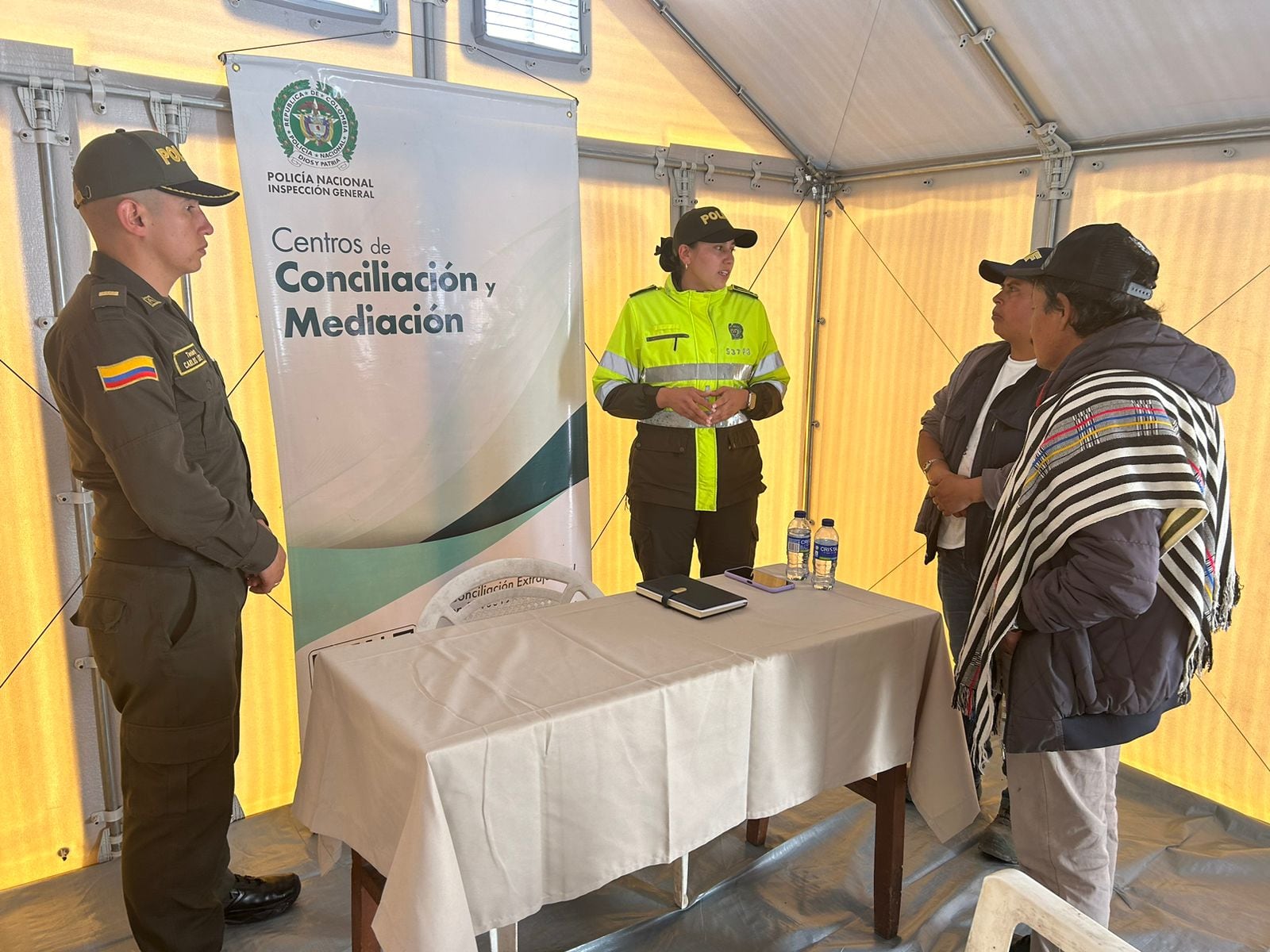 En el barrio San Carlos la Policía Metropolitana de Tunja puso en marcha la estrategia del Centro de Conciliación y Mediación al barrio / Foto: Prensa Metun.