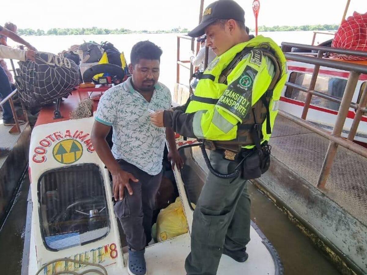 Policía realiza controles en terminales de transporte y puertos fluviales de Bolívar