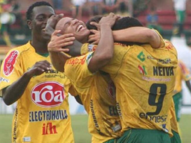 Atlético Huila vence a Santa Fe y se ratifica como líder del fútbol colombiano