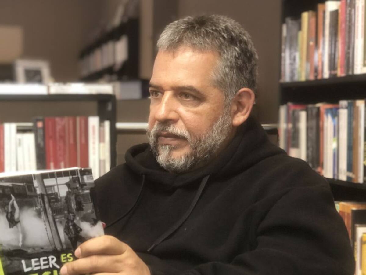 “Leer es resistir”, los libros que inspiraron a Mario Mendoza