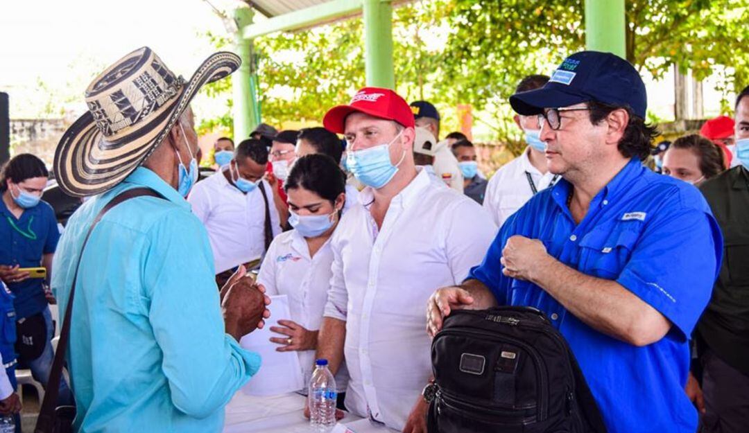 Min Agricultura entrega 102 toneladas de silos a productores de la Mojana