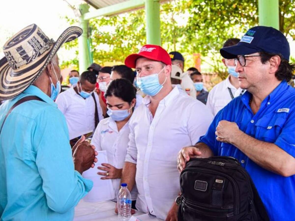 Min Agricultura entrega 102 toneladas de silos a productores de la Mojana