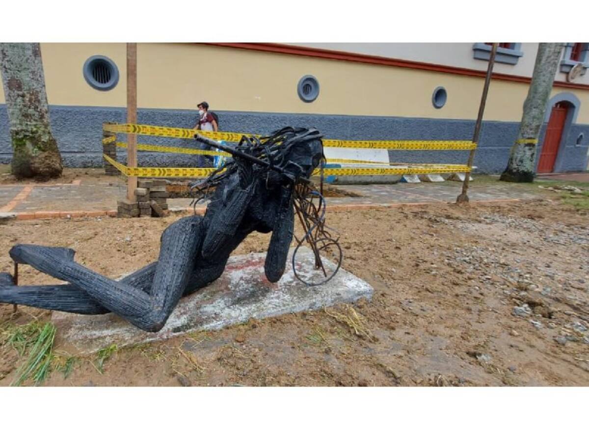Salvan escultura del ‘flautista’ en el parque de la Música en Ibagué