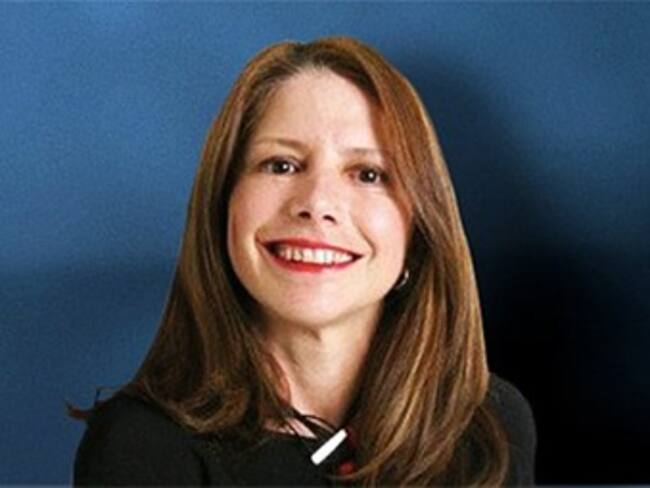 Doce contratos firmó la asesora de la Emergencia Social, Teresa Tono, con el Estado