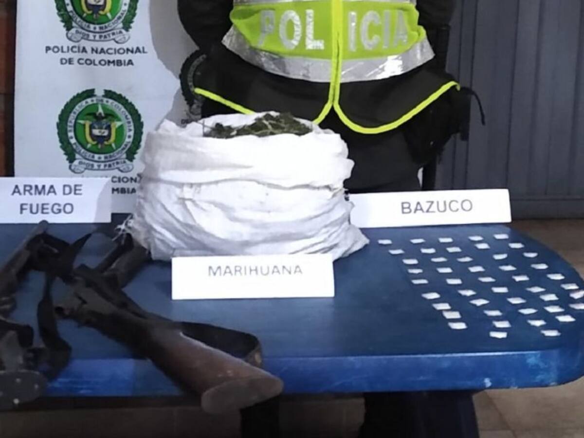 En zona boscosa la Policía de Caldas encuentra armas de fuego