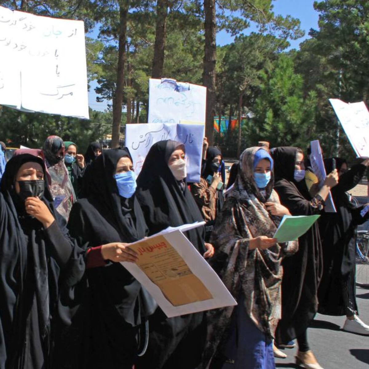 Mujeres en Afganistán protestan por segundo día consecutivo