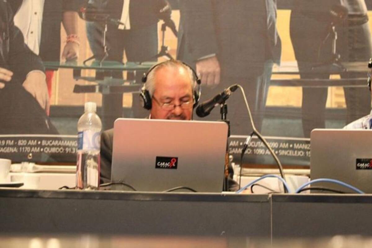 Darío Arizmendi y su equipo desde la ciudad más innovadora del mundo, mostrando lo mejor de Antioquia y sus gentes. Foto: Caracol Radio.