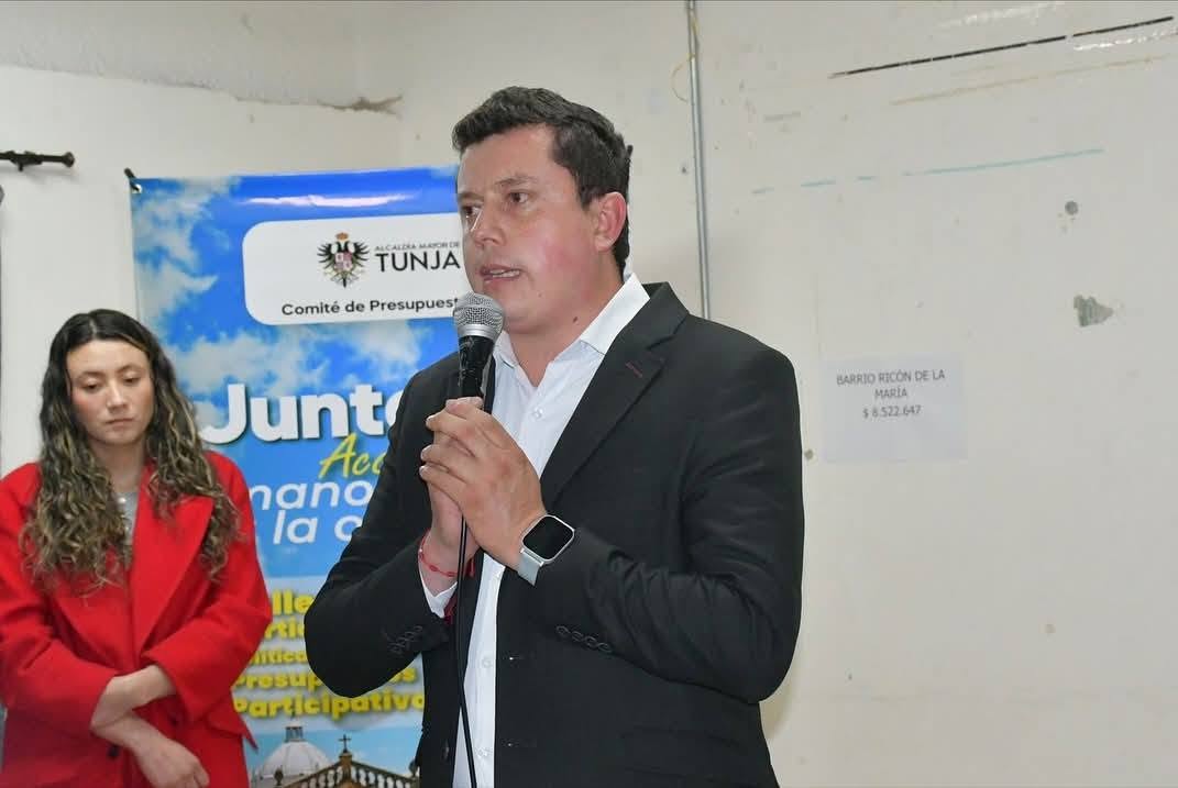 Propone fortalecer el banco de maquinaria del municipio y crear una Oficina de Convites Comunales para recuperar la malla vial.