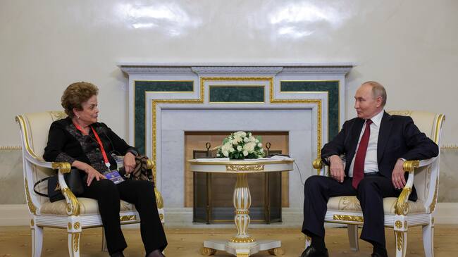 Russian President Vladimir Putin (R) and President of the New Development Bank (NDB) Dilma Rousseff EFE/EPA/ANTON VAGANOV / POOL