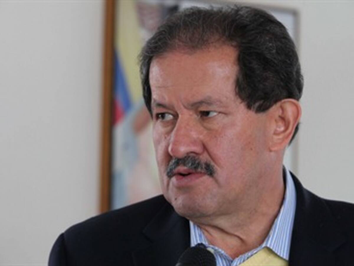 Vicepresidente Garzón pide a España presionar a las Farc para acuerdo