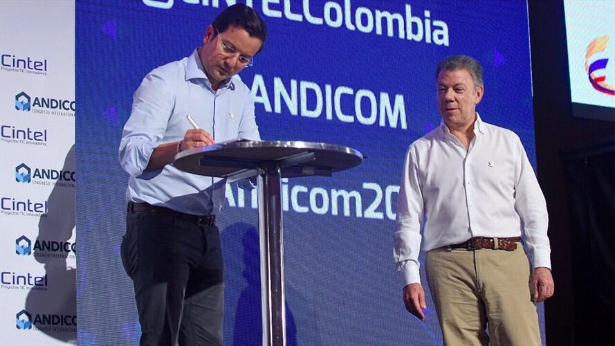 David Luna, ministro de las TIC, y Juan Manuel Santos. Foto: MinTic